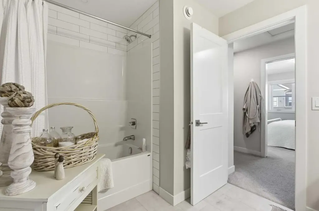 307 Crestridge Common SW Calgary AB T3B 6J5