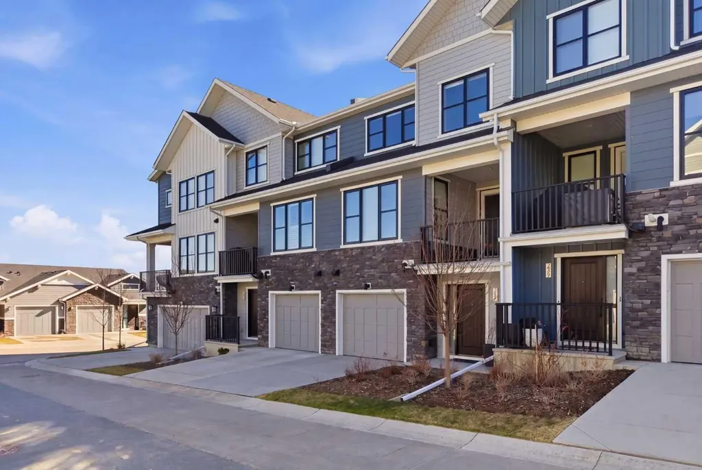 307 Crestridge Common SW Calgary AB T3B 6J5