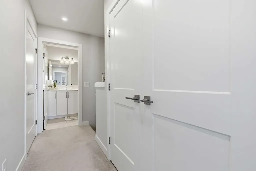 307 Crestridge Common SW Calgary AB T3B 6J5