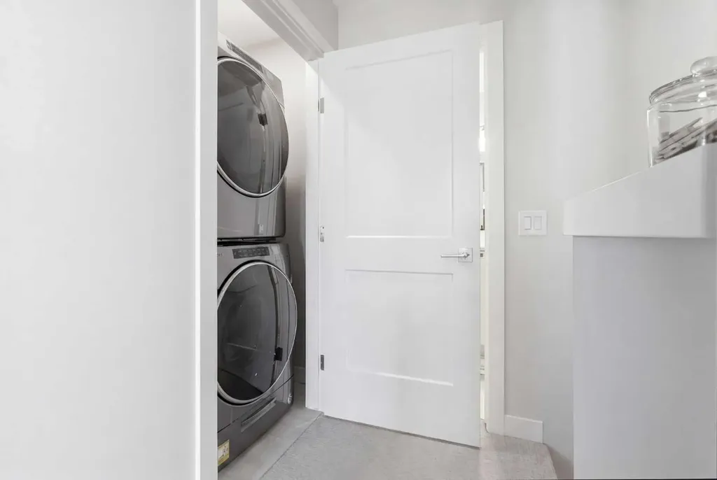 307 Crestridge Common SW Calgary AB T3B 6J5