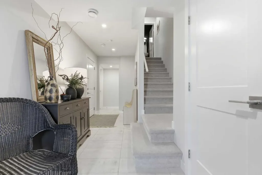 307 Crestridge Common SW Calgary AB T3B 6J5