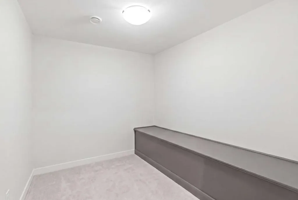 307 Crestridge Common SW Calgary AB T3B 6J5