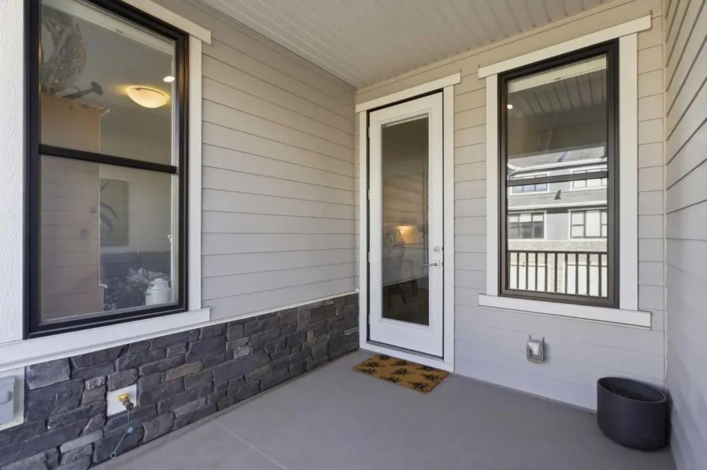 307 Crestridge Common SW Calgary AB T3B 6J5