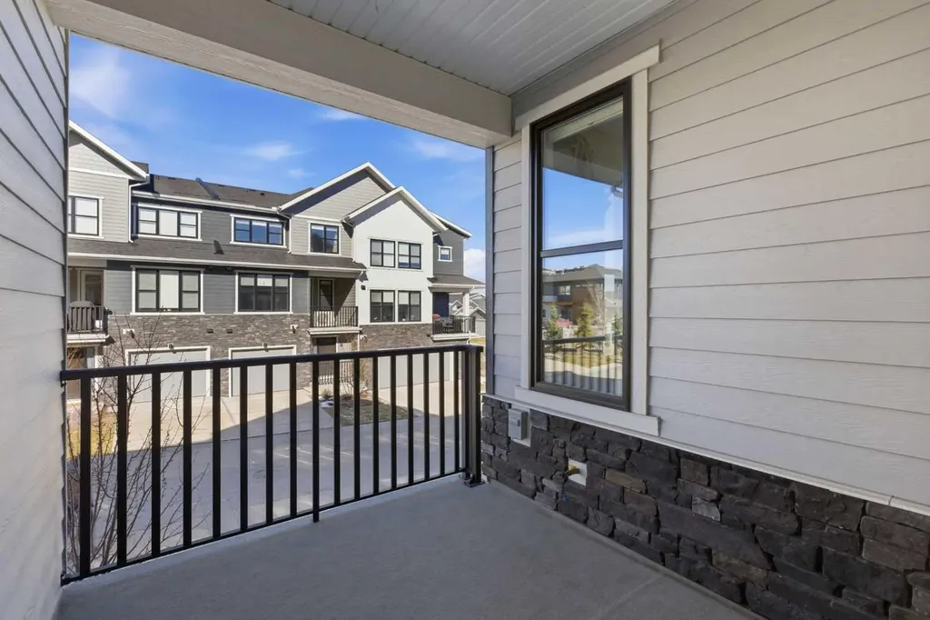 307 Crestridge Common SW Calgary AB T3B 6J5