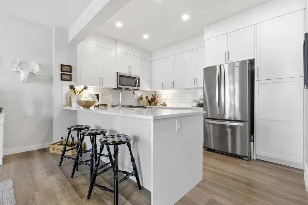 307 Crestridge Common SW Calgary AB T3B 6J5
