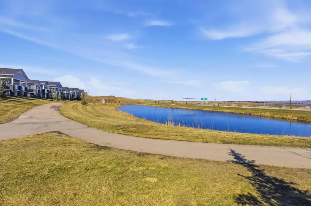307 Crestridge Common SW Calgary AB T3B 6J5