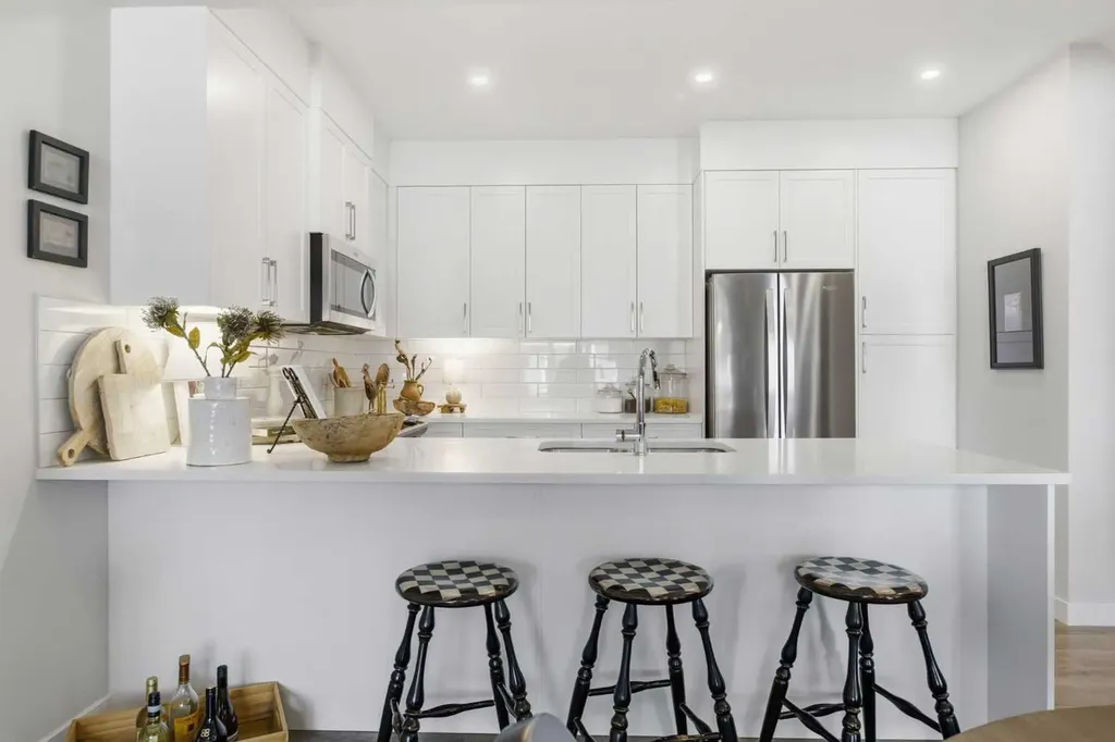 307 Crestridge Common SW Calgary AB T3B 6J5