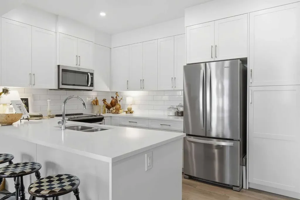 307 Crestridge Common SW Calgary AB T3B 6J5