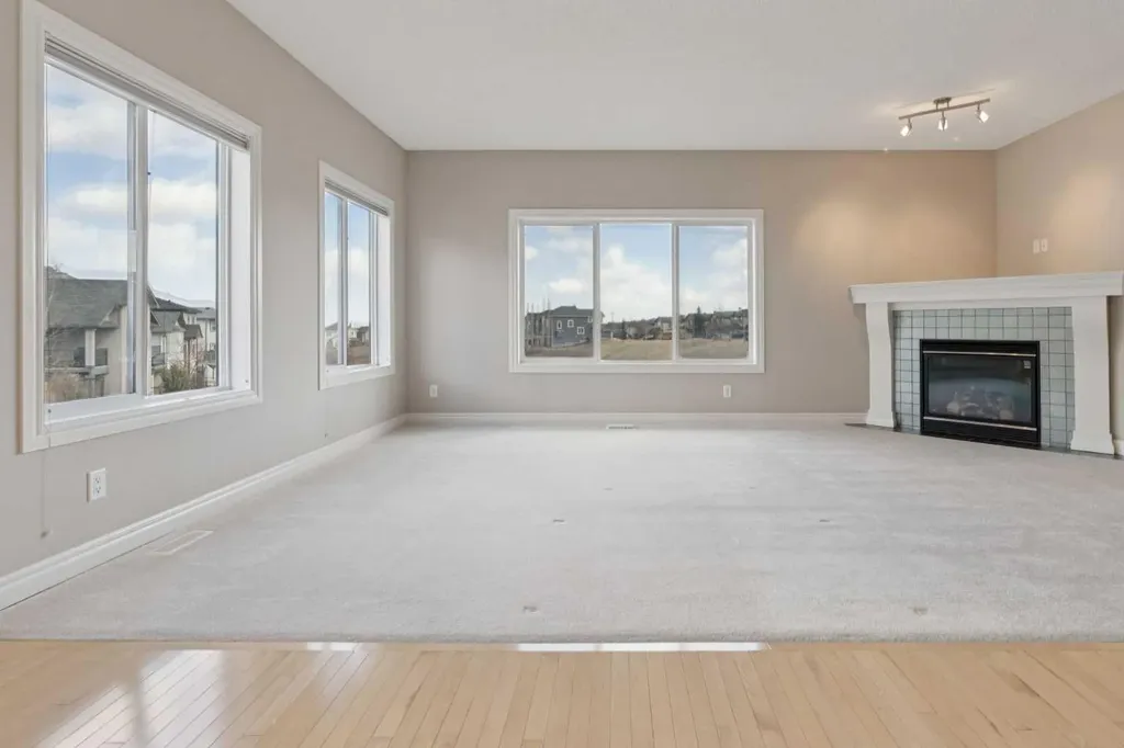 357 Kincora Drive NW Calgary AB T3R 1N3