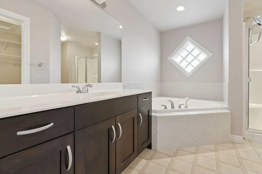 357 Kincora Drive NW Calgary AB T3R 1N3