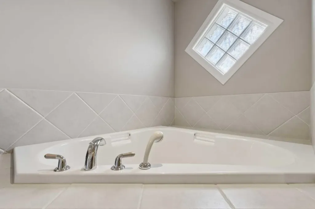357 Kincora Drive NW Calgary AB T3R 1N3