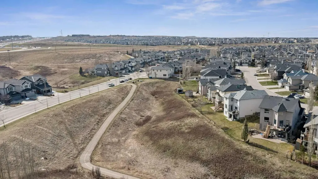 357 Kincora Drive NW Calgary AB T3R 1N3