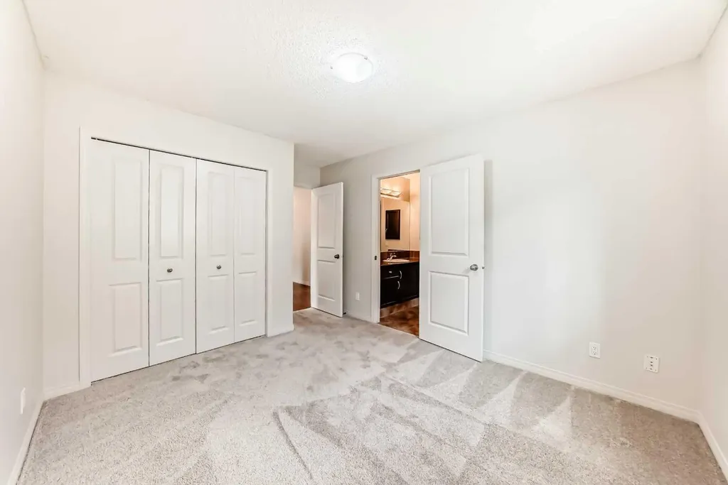 455 Cimarron Boulevard Okotoks AB T1S 0H7