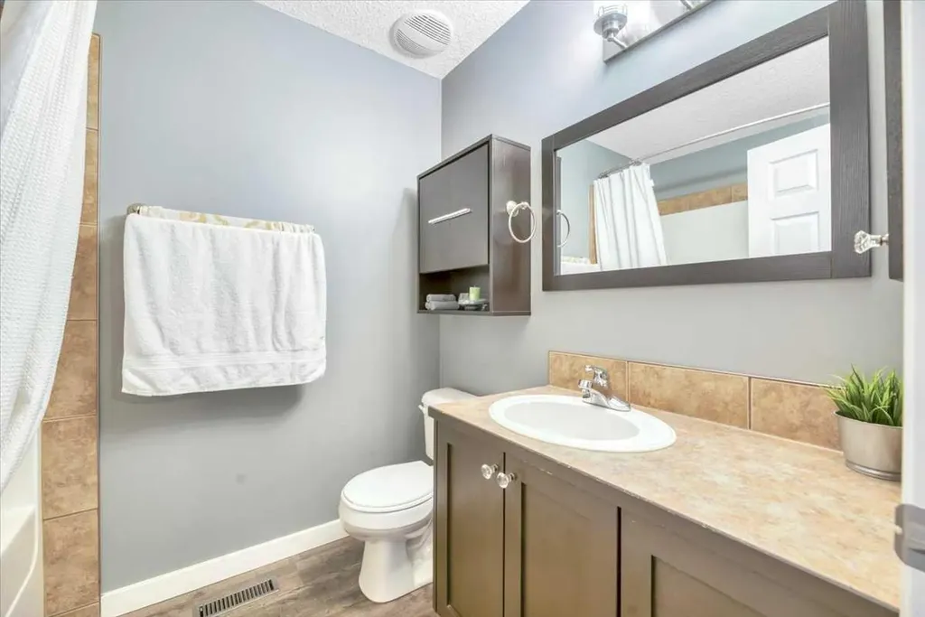 156 Aspen Creek Crescent Strathmore AB T1P 0A7