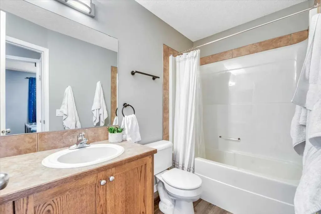 156 Aspen Creek Crescent Strathmore AB T1P 0A7
