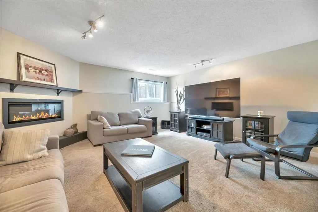 156 Aspen Creek Crescent Strathmore AB T1P 0A7