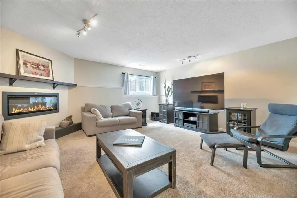 156 Aspen Creek Crescent Strathmore AB T1P 0A7