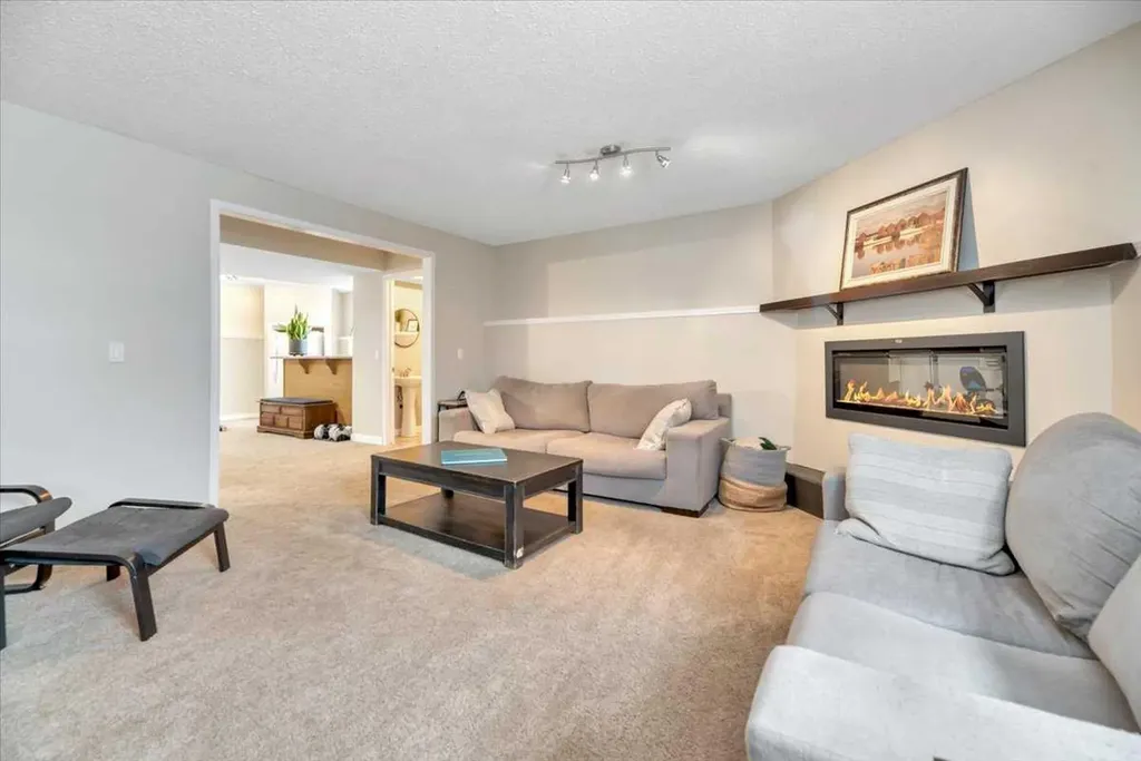 156 Aspen Creek Crescent Strathmore AB T1P 0A7