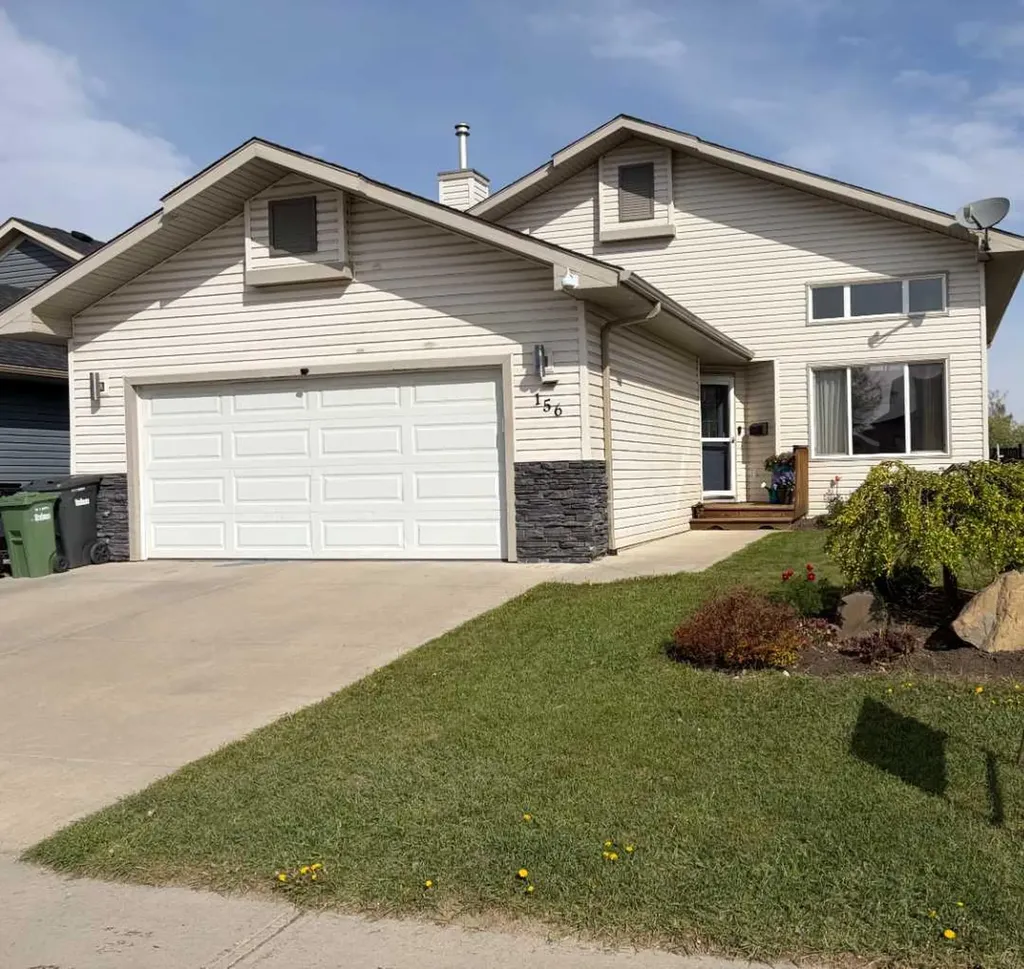 156 Aspen Creek Crescent Strathmore AB T1P 0A7