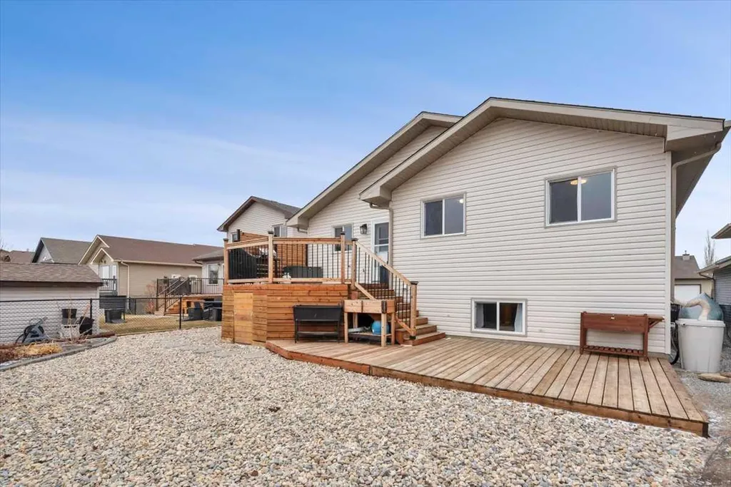 156 Aspen Creek Crescent Strathmore AB T1P 0A7