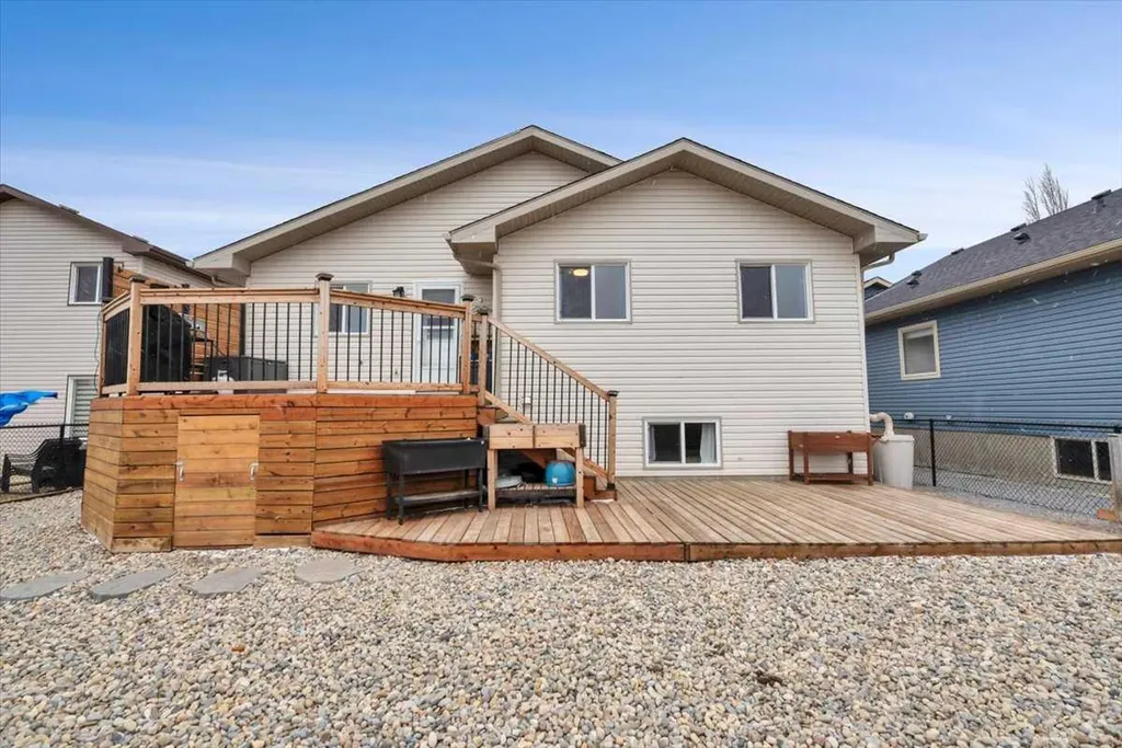 156 Aspen Creek Crescent Strathmore AB T1P 0A7