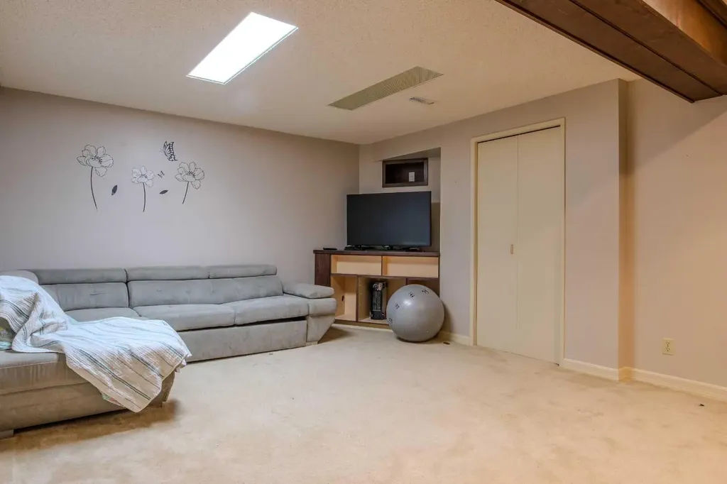 5936 Madigan Drive NE Calgary AB T2A 5A3