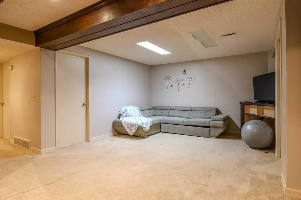 5936 Madigan Drive NE Calgary AB T2A 5A3