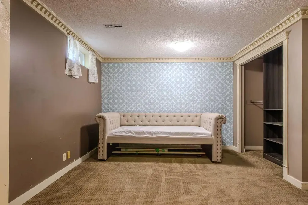 5936 Madigan Drive NE Calgary AB T2A 5A3