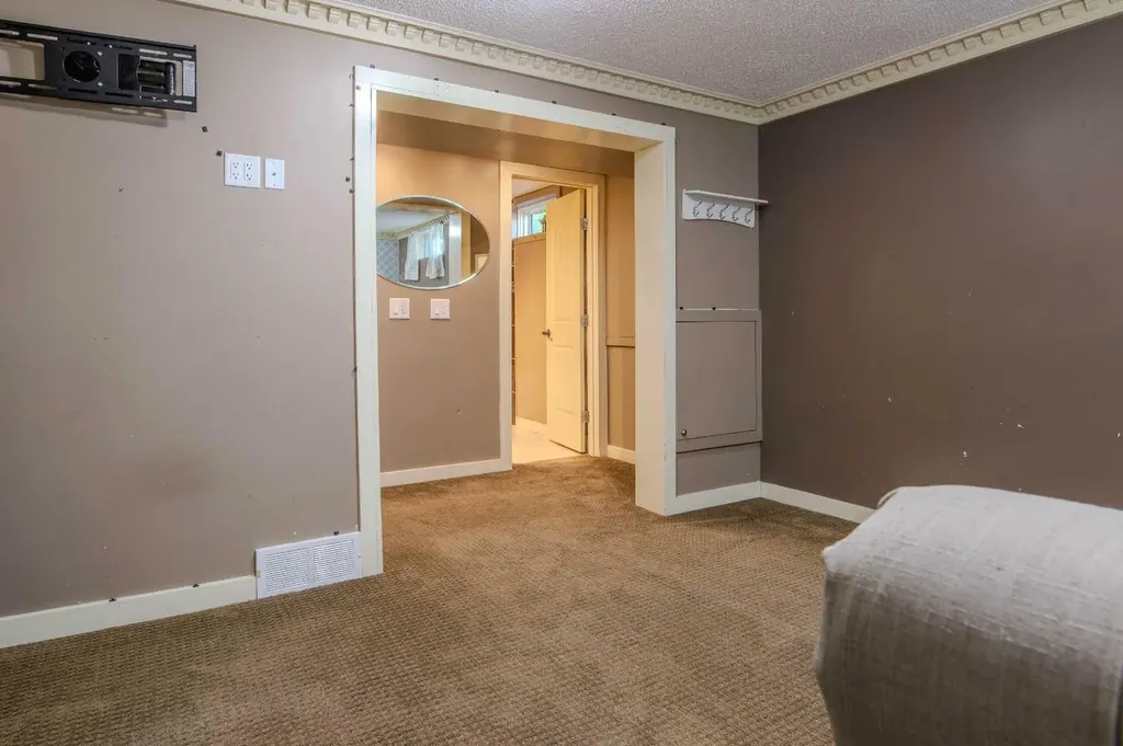 5936 Madigan Drive NE Calgary AB T2A 5A3