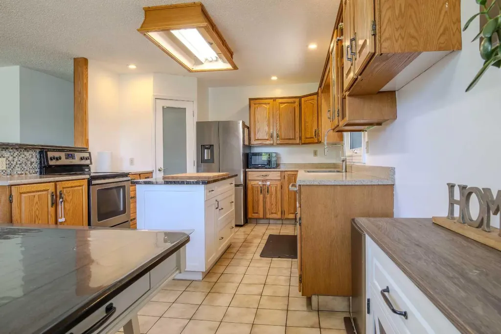 5936 Madigan Drive NE Calgary AB T2A 5A3