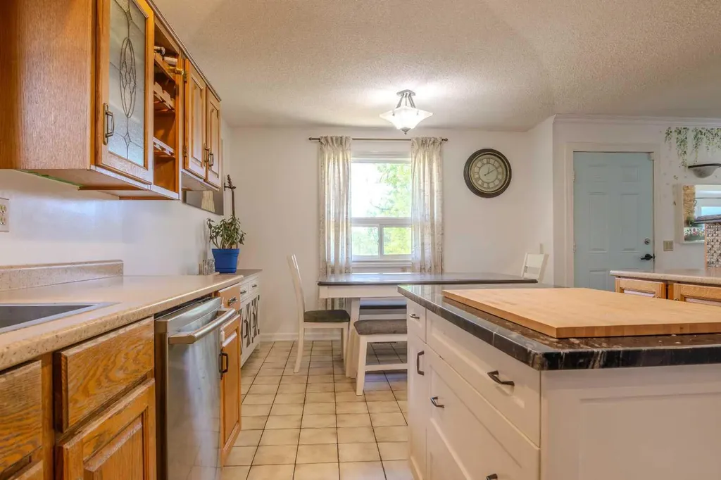 5936 Madigan Drive NE Calgary AB T2A 5A3