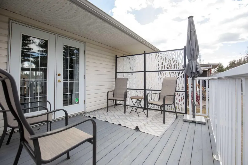 42 Riviera Drive Lacombe AB T4L 2H7