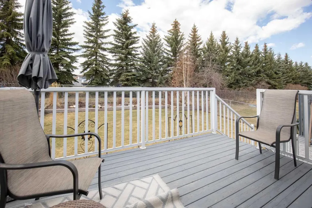 42 Riviera Drive Lacombe AB T4L 2H7