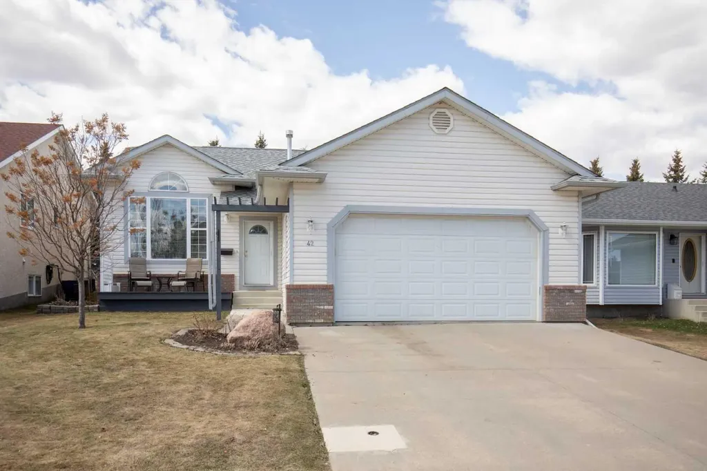 42 Riviera Drive Lacombe AB T4L 2H7