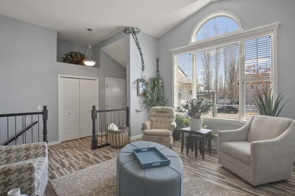 42 Riviera Drive Lacombe AB T4L 2H7