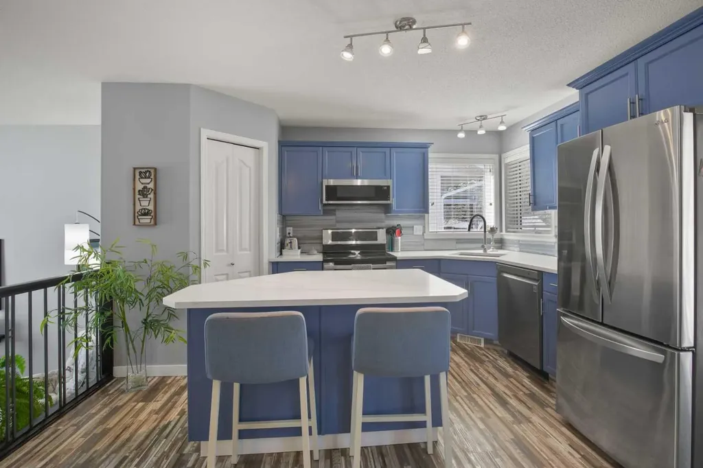 42 Riviera Drive Lacombe AB T4L 2H7