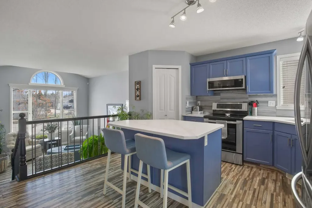 42 Riviera Drive Lacombe AB T4L 2H7