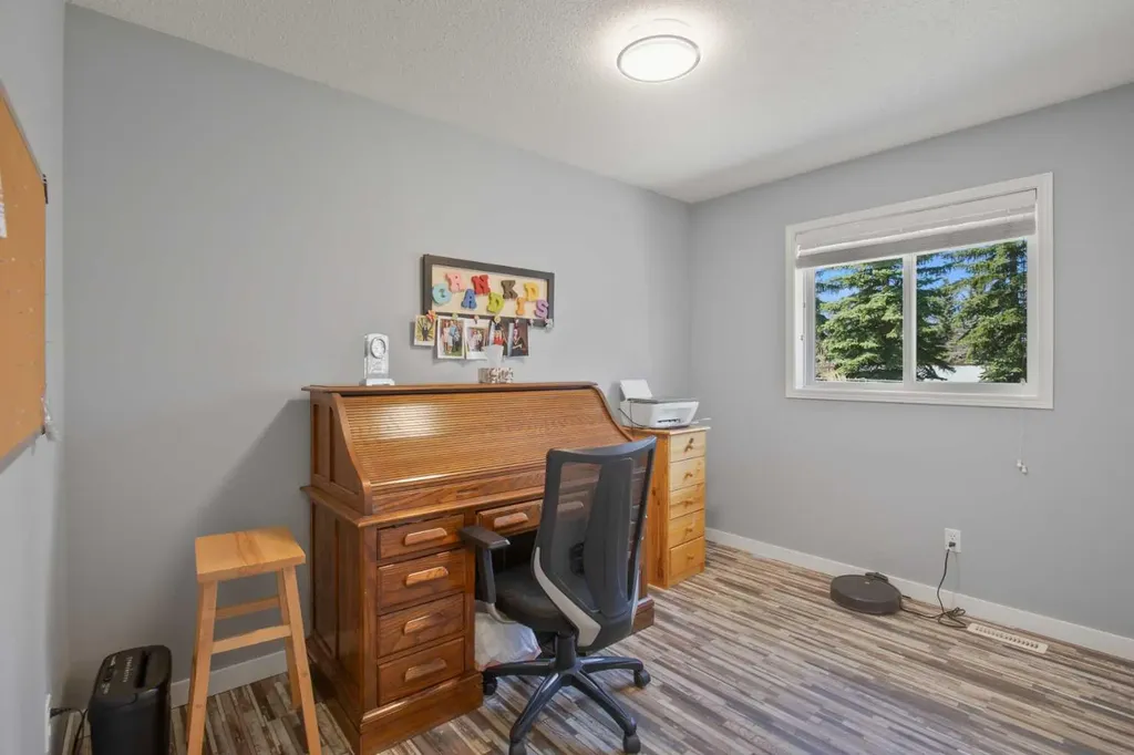 42 Riviera Drive Lacombe AB T4L 2H7