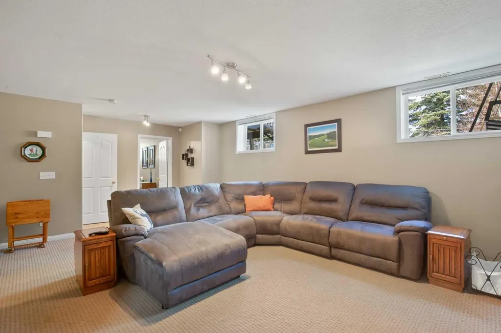 42 Riviera Drive Lacombe AB T4L 2H7