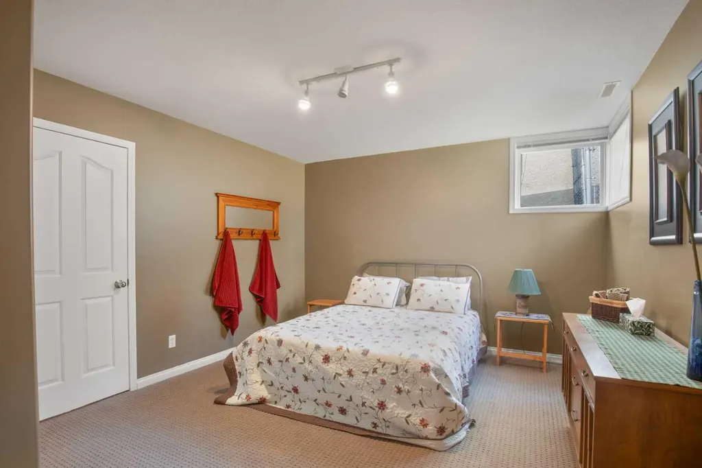42 Riviera Drive Lacombe AB T4L 2H7