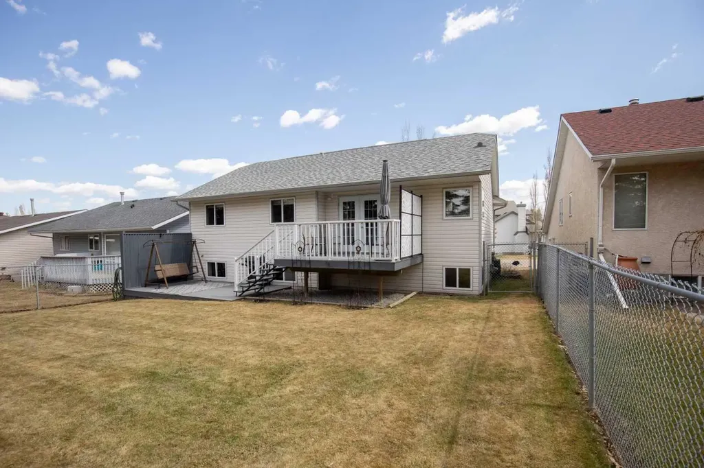 42 Riviera Drive Lacombe AB T4L 2H7