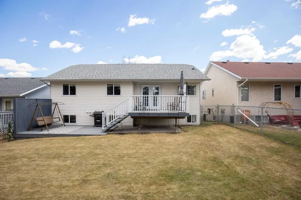 42 Riviera Drive Lacombe AB T4L 2H7