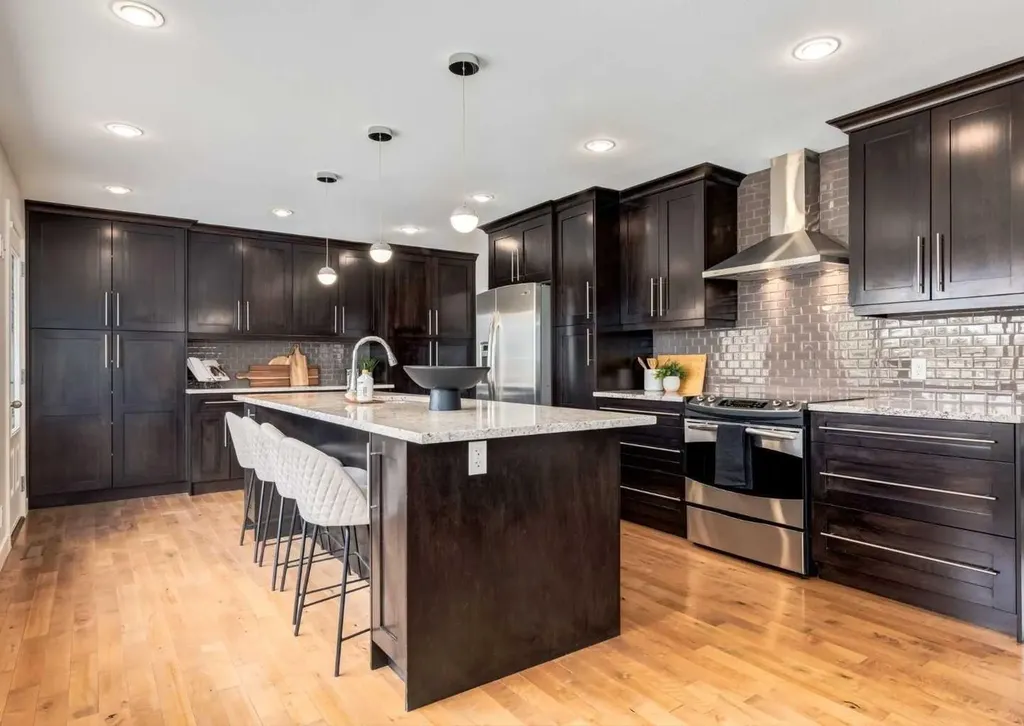 176 Mapleburn Drive SE Calgary AB T2J1Y6