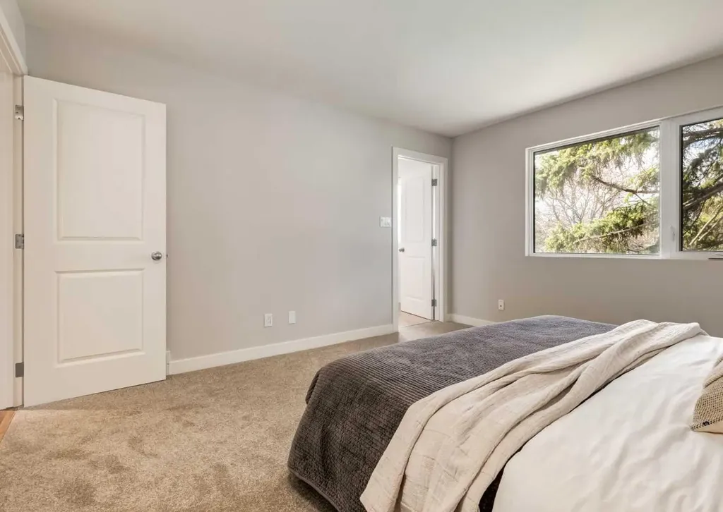 176 Mapleburn Drive SE Calgary AB T2J1Y6