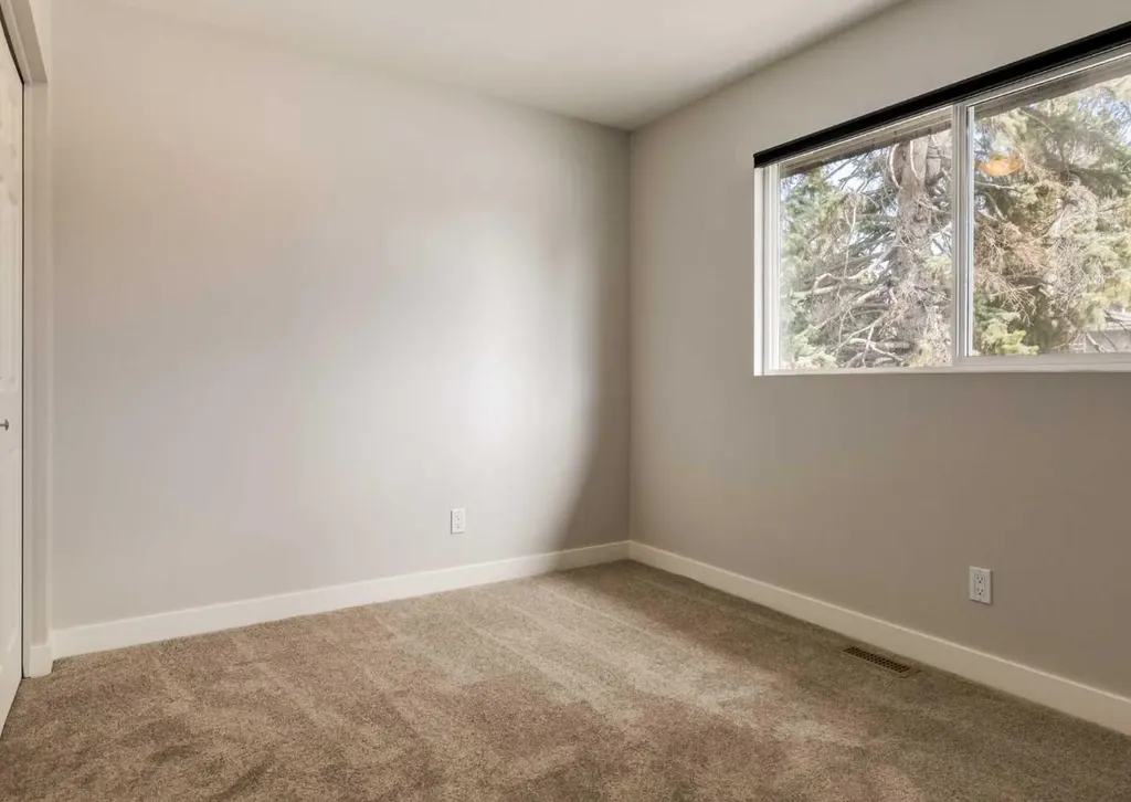 176 Mapleburn Drive SE Calgary AB T2J1Y6