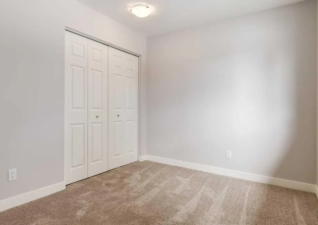 176 Mapleburn Drive SE Calgary AB T2J1Y6