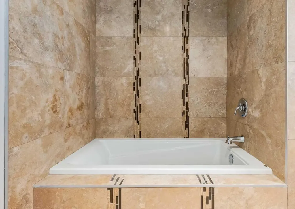176 Mapleburn Drive SE Calgary AB T2J1Y6