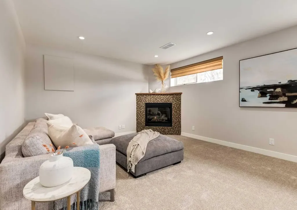 176 Mapleburn Drive SE Calgary AB T2J1Y6