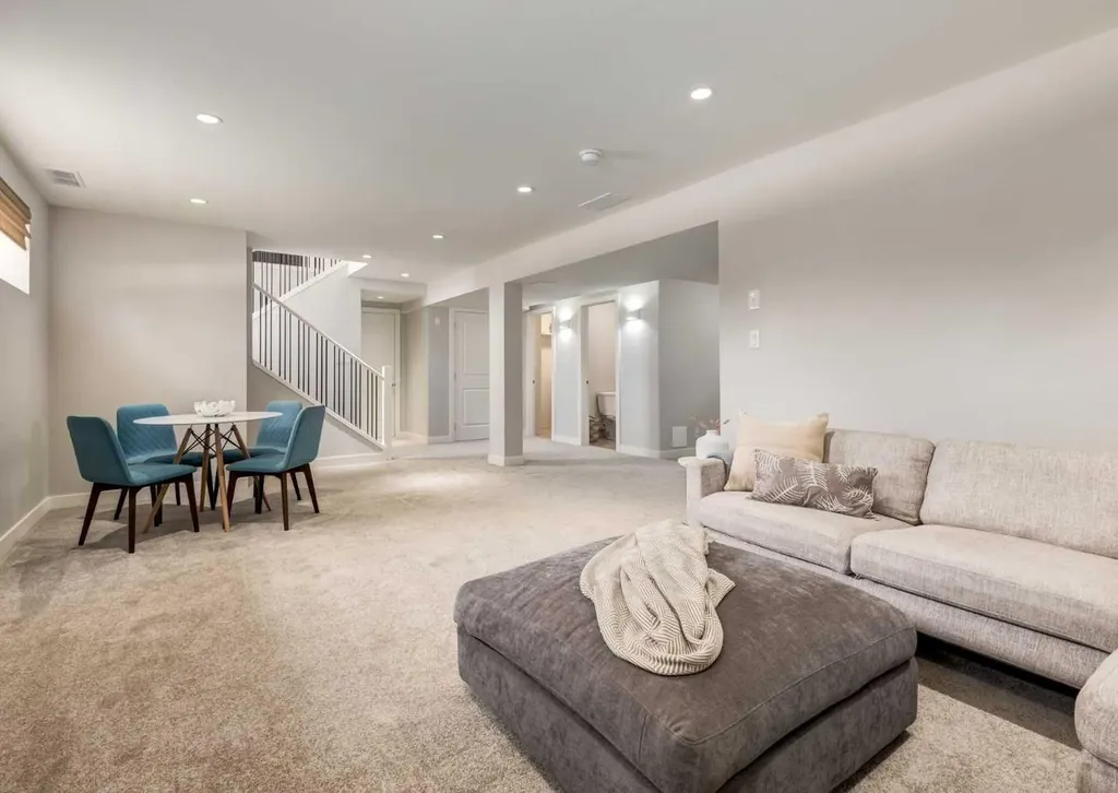 176 Mapleburn Drive SE Calgary AB T2J1Y6