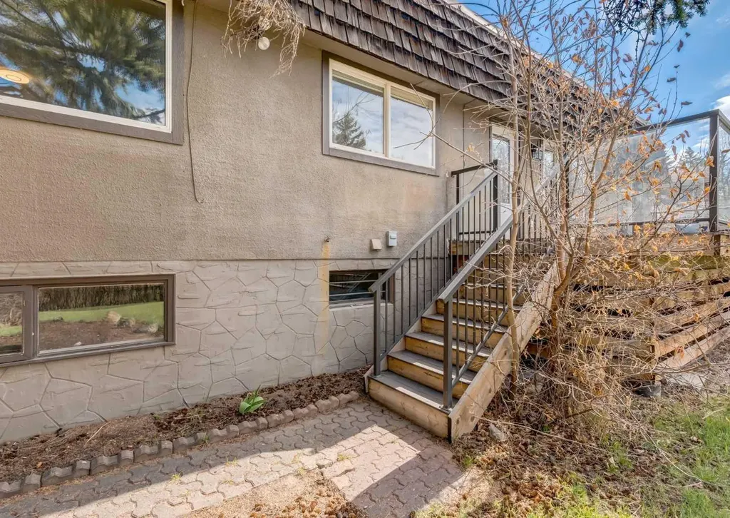 176 Mapleburn Drive SE Calgary AB T2J1Y6